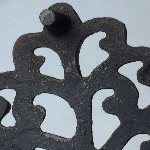 Small Cast Iron Metal Trivet Footed Spoon Rest Tree of Life Painted Ornate Green - Picture 7 of 12